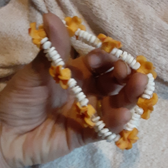 Shell Flower Bracelet - Picture 4 of 5